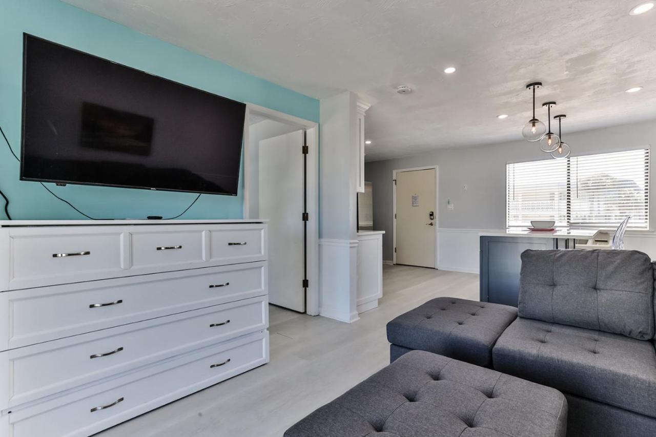 Coastal Waters Hotel New Smyrna Beach Bagian luar foto