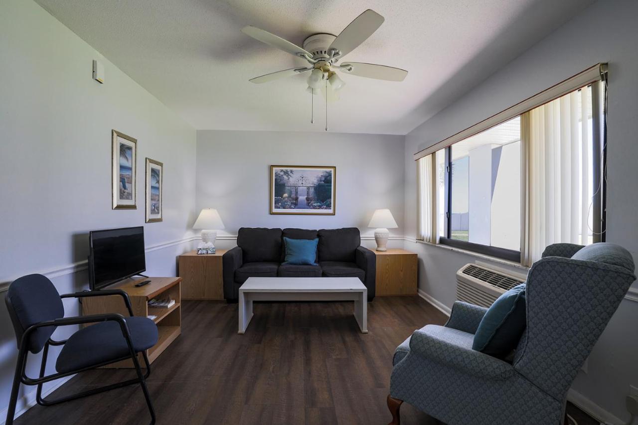 Coastal Waters Hotel New Smyrna Beach Bagian luar foto
