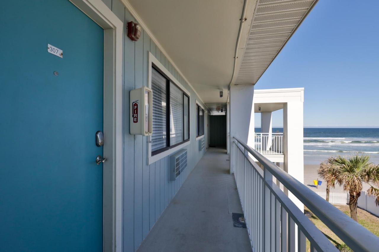 Coastal Waters Hotel New Smyrna Beach Bagian luar foto