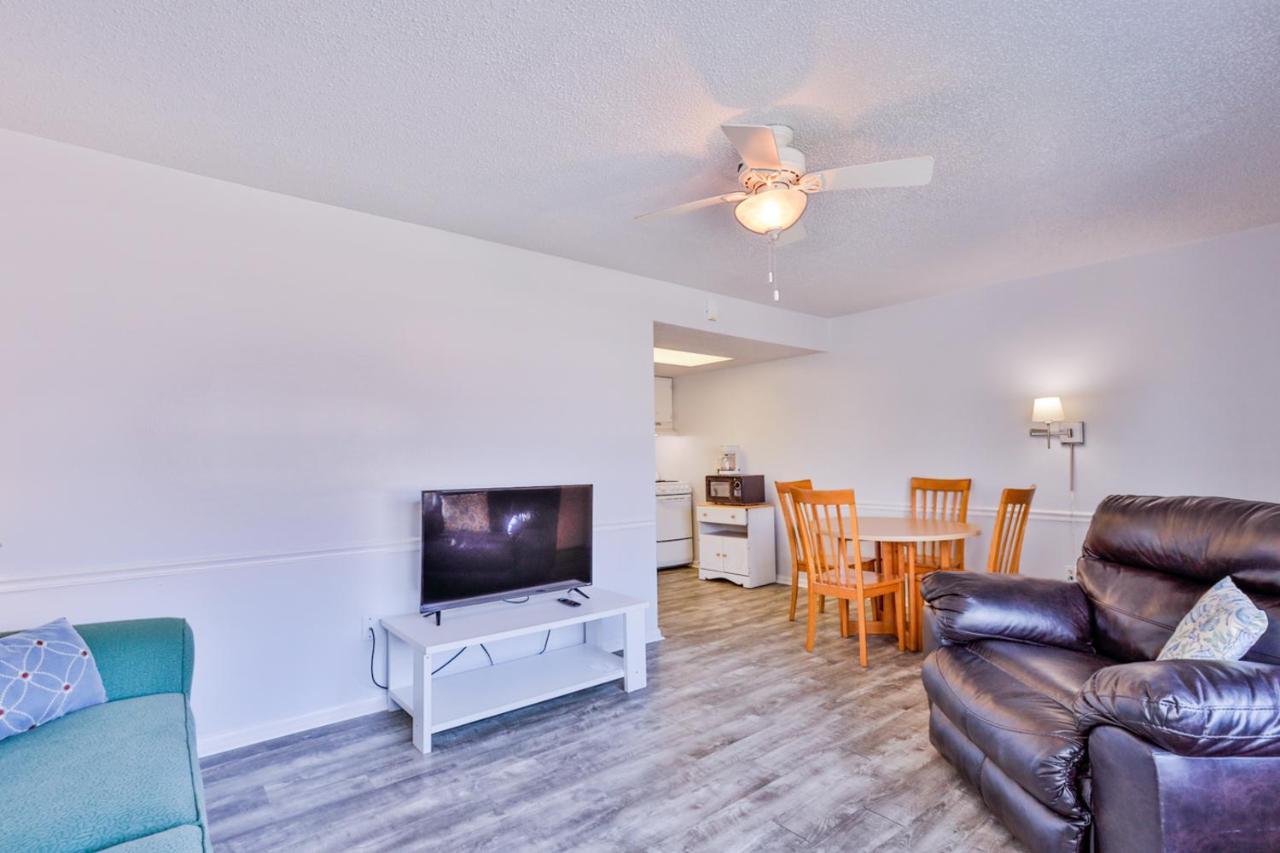 Coastal Waters Hotel New Smyrna Beach Bagian luar foto