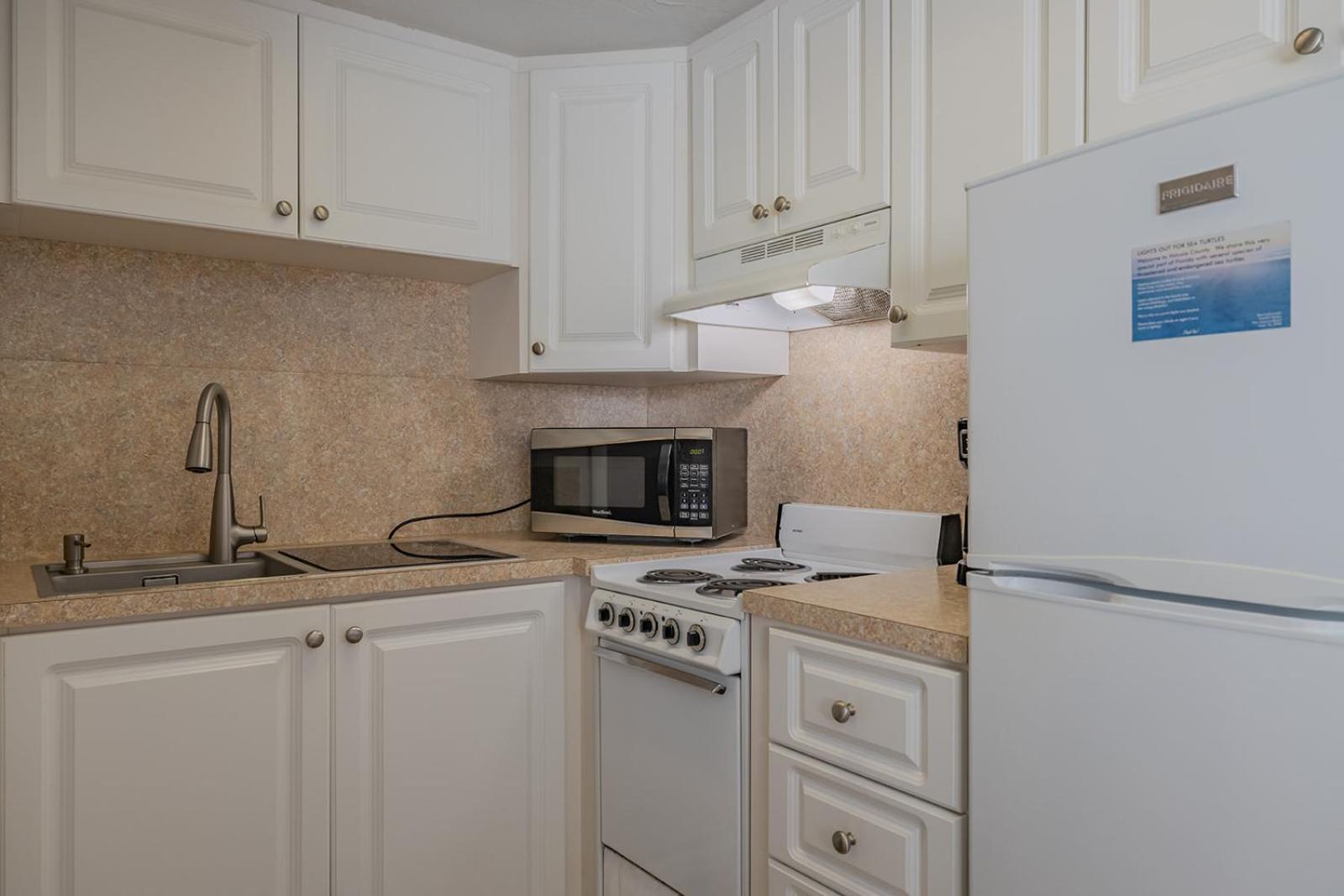 Coastal Waters Hotel New Smyrna Beach Bagian luar foto