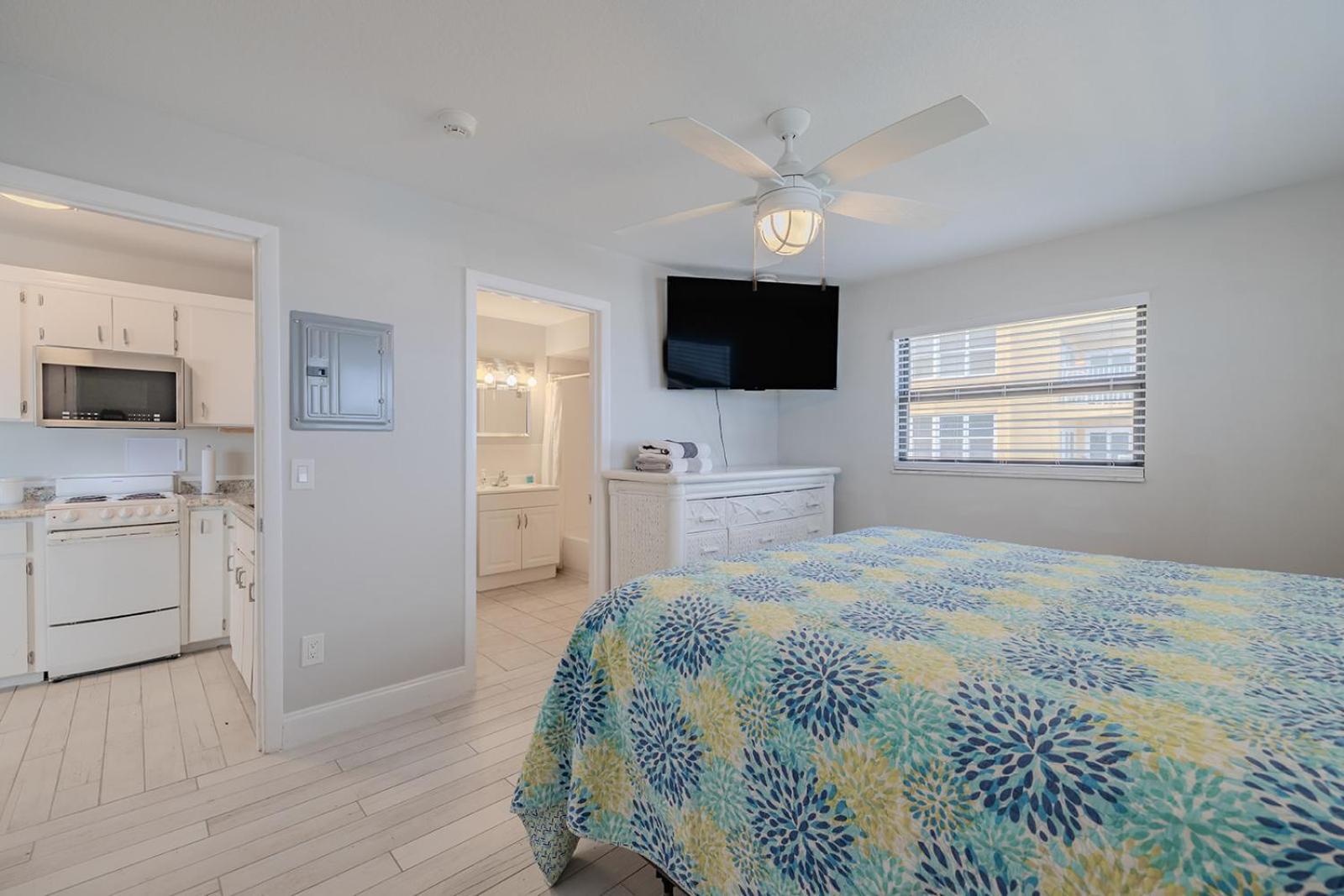 Coastal Waters Hotel New Smyrna Beach Bagian luar foto
