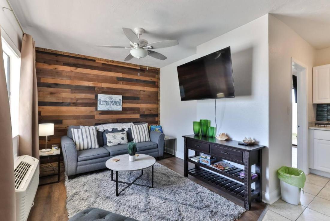 Coastal Waters Hotel New Smyrna Beach Bagian luar foto