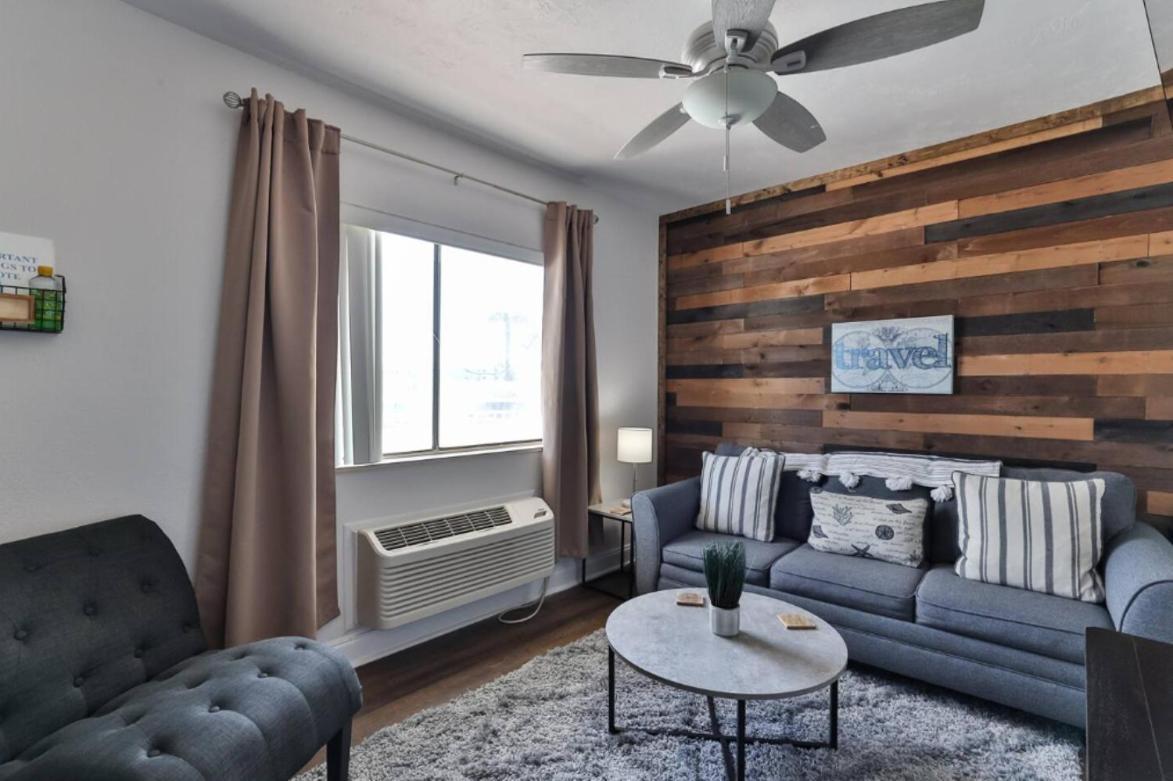 Coastal Waters Hotel New Smyrna Beach Bagian luar foto